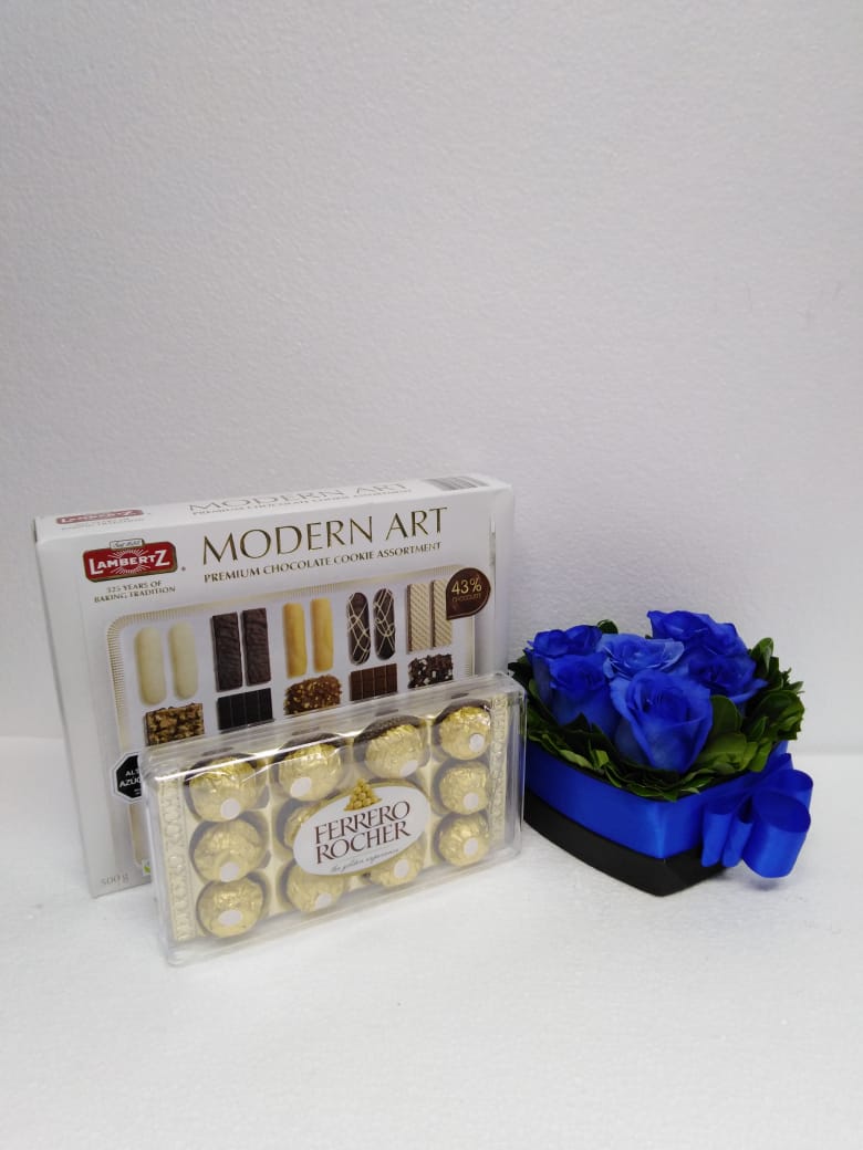 6 Rosas Azules en Caja Corazn, Bombones Ferrero Rocher 150 Grs y Galletas Lambertz 500 Grs 